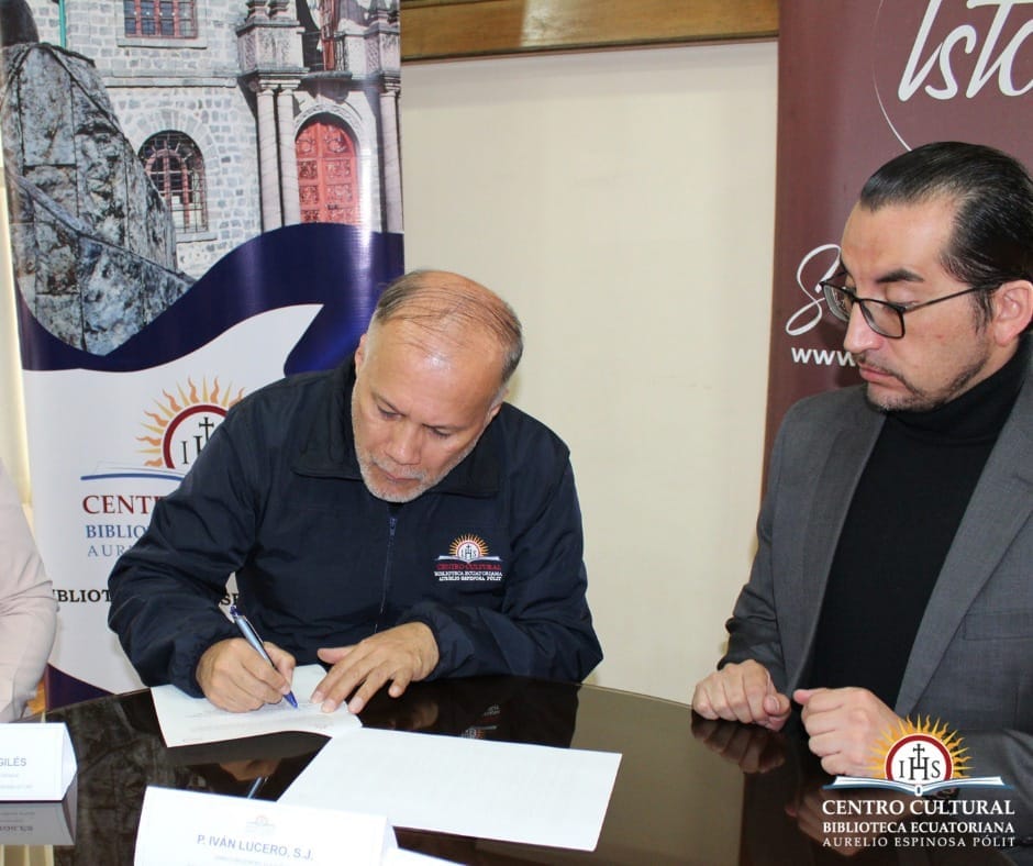 Convenio de cooperación interinstitucional entre la Fundación Biblioteca Ecuatoriana Aurelio Espinosa Pólit y el Instituto Superior Tecnológico Cruz Roja Ecuatoriana