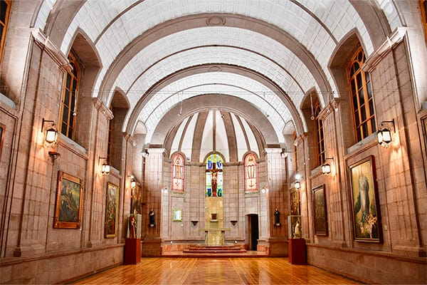 Capilla alquiler centro cultural biblioteca ecuatoriana aurelio espinosa polit